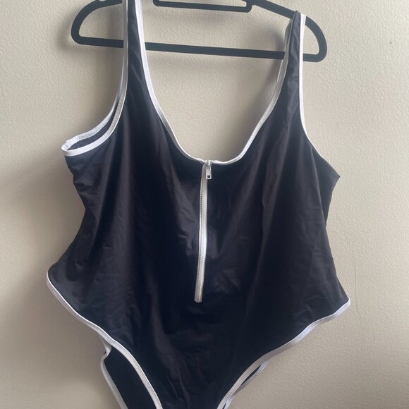 SKIMS PLUS SIZE NWOT ZIP-UP SWIM SCOOP NECK ONE PIECE in ONYX - Picture 2 of 5